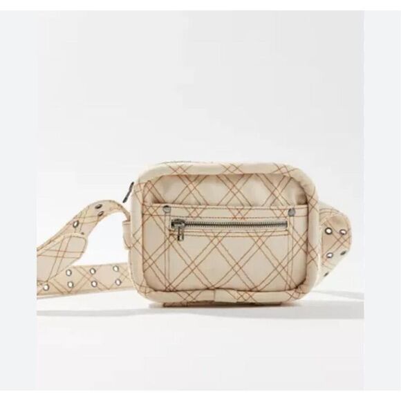 New Urban Outfitters Dakota Denim Crossbody Bag (size 9” x 6.5” x 2”) - Picture 2 of 9